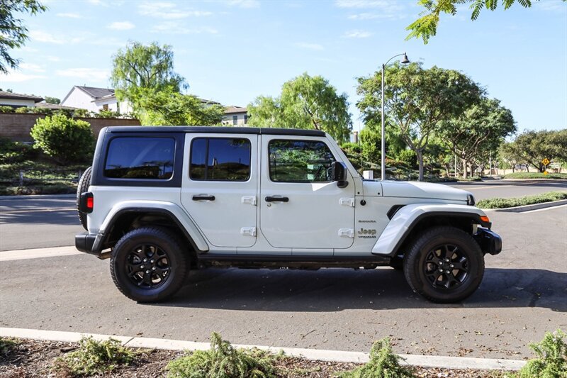 Used 2018 Jeep Wrangler Unlimited Sahara AWD/4WD image 6
