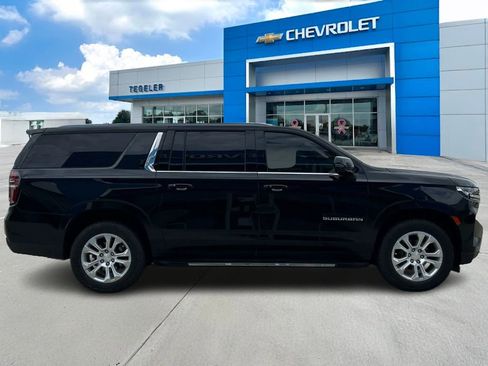 Used 2023 Chevrolet Suburban LT w/ Luxury Package image 4