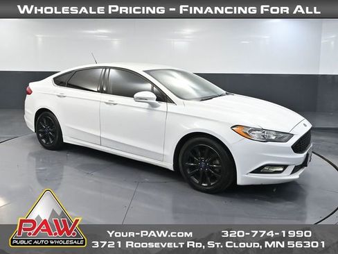 Used 2017 Ford Fusion SE image 1