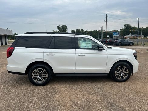 New 2025 Ford Expedition Active image 6