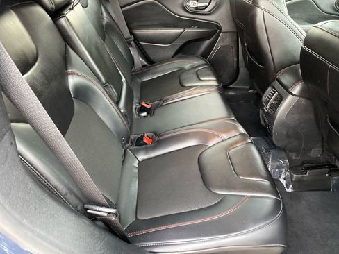 Used 2019 Jeep Cherokee Trailhawk w/ Cold Weather Group image 31