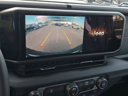 Used 2026 Jeep Wrangler Unlimited Rubicon AWD/4WD image 27