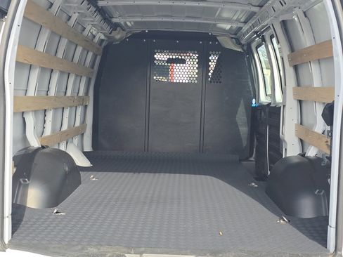 Used 2024 GMC Savana 2500 RWD 2500 135 w/ Driver Convenience Package image 11