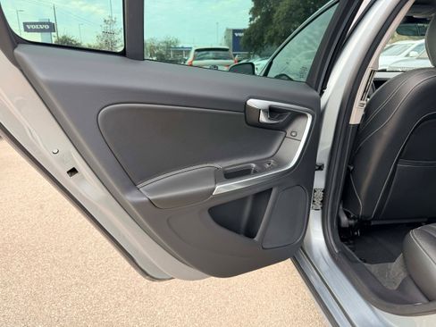 Used 2017 Volvo S60 T5 Dynamic w/ Vision Package image 15