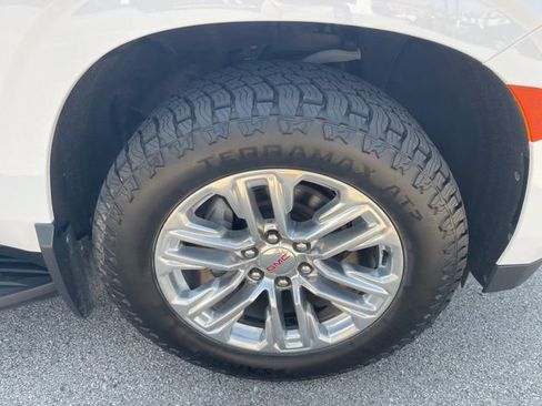 Used 2023 GMC Yukon SLT w/ SLT Luxury Package AWD/4WD image 33