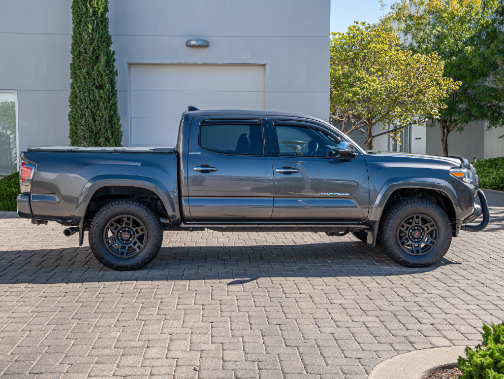 Used 2016 Toyota Tacoma Limited w/ Towing Package AWD/4WD image 11