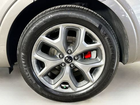 Used 2019 Kia Sorento SX image 8