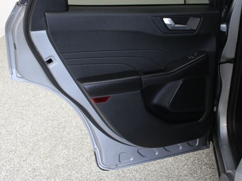 Used 2021 Ford Escape SE w/ SE Sport Appearance Package FWD image 26