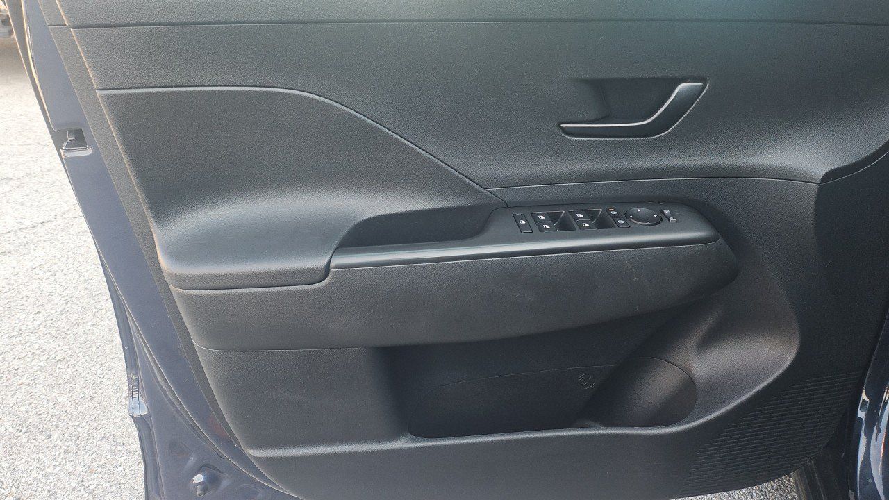 Used 2025 Hyundai Kona SEL AWD/4WD image 12