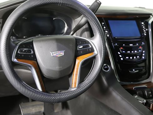 Used 2017 Cadillac Escalade Luxury image 6