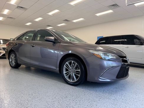 Used 2015 Toyota Camry SE FWD image 10