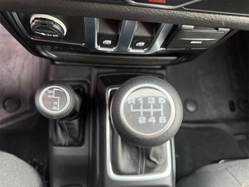 Used 2025 Jeep Wrangler Sport image 31