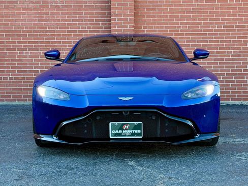 Used 2019 Aston Martin V8 Vantage Coupe image 2