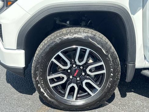 Used 2025 GMC Sierra 1500 AT4 w/ AT4 Premium Package AWD/4WD image 28