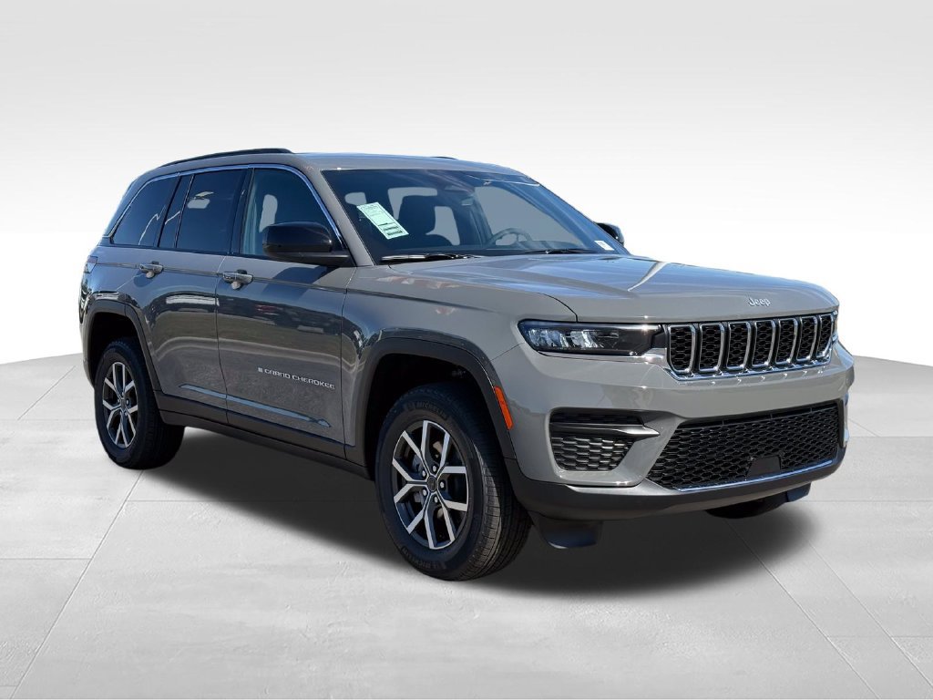 New 2027 Jeep Grand Cherokee Laredo RWD image 31