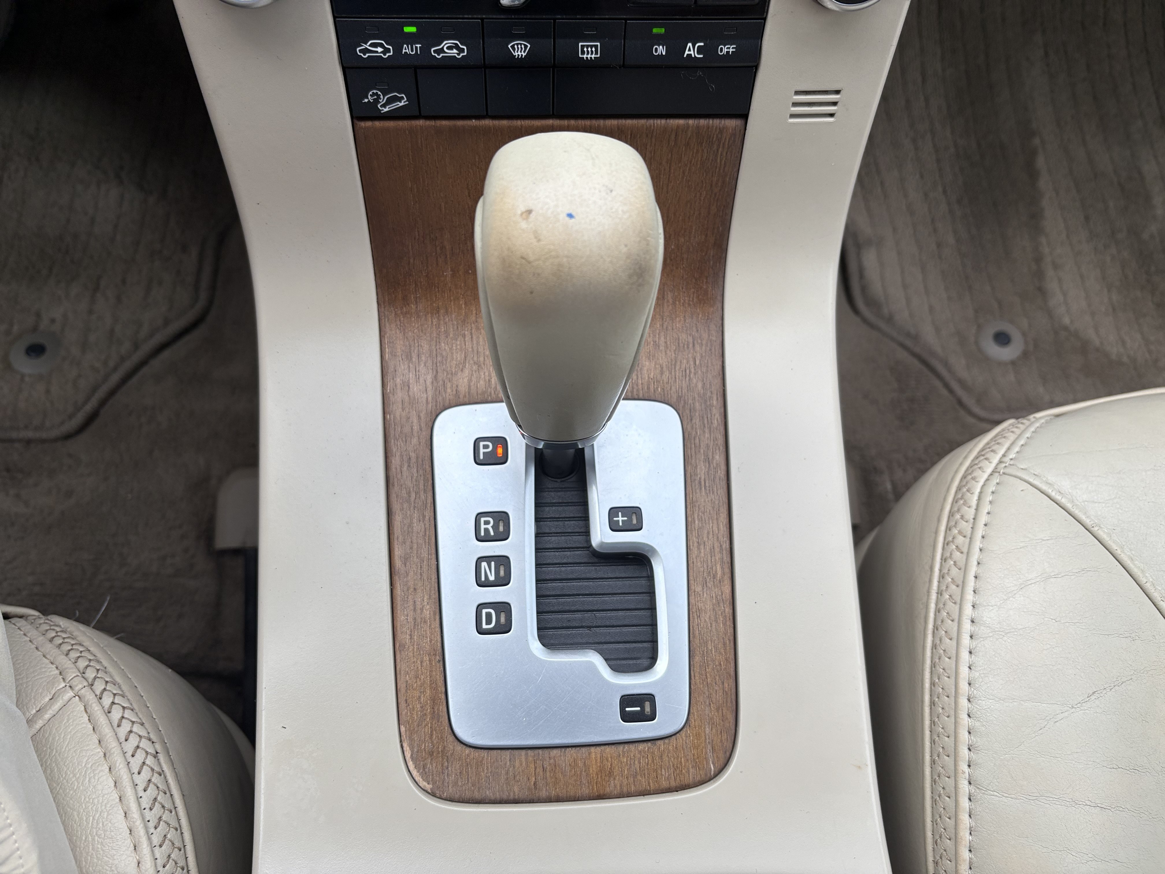 Used 2010 Volvo XC70 3.2 AWD/4WD image 43