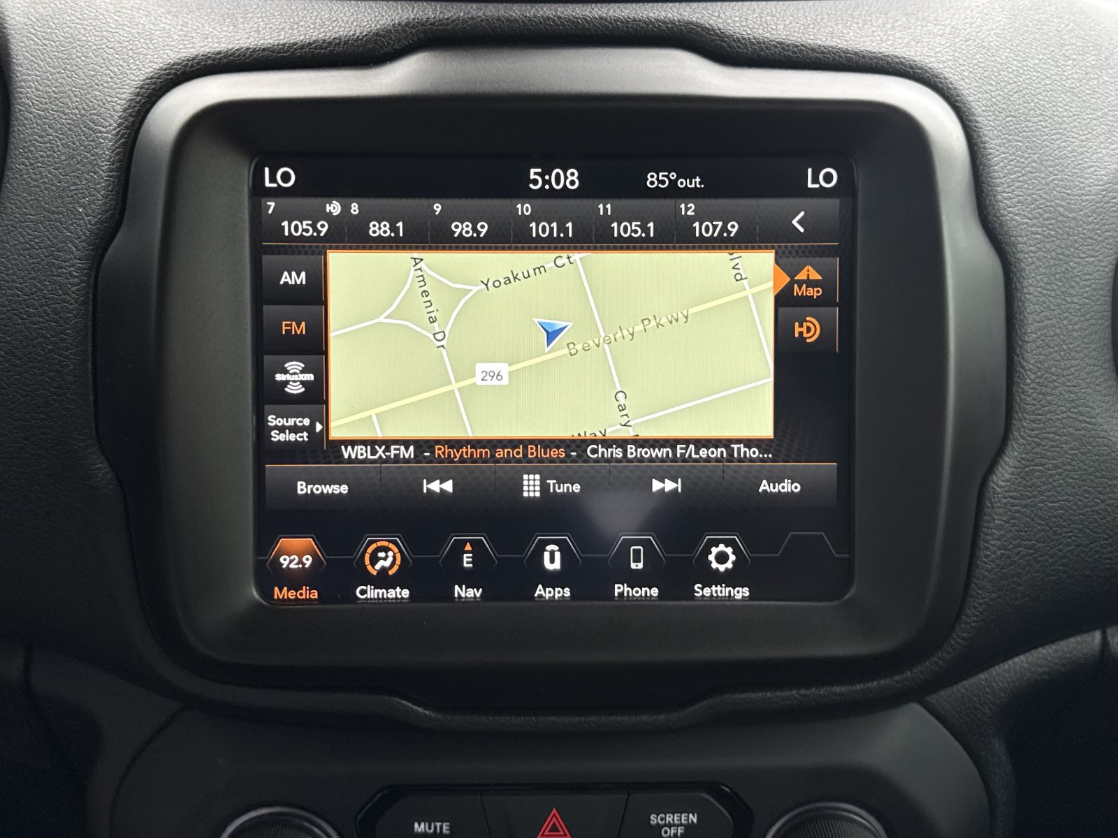 Used 2023 Jeep Renegade Latitude AWD/4WD image 23