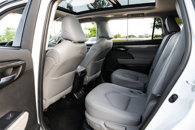 Used 2023 Toyota Highlander Platinum FWD image 44