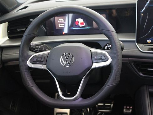 New 2026 Volkswagen Tiguan SE R-Line FWD image 15