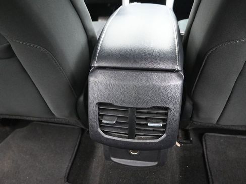 Used 2019 Ford Fusion SE FWD image 10