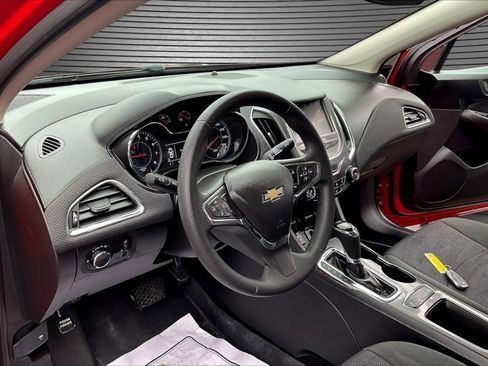 Used 2017 Chevrolet Cruze LT w/ Convenience Package image 16