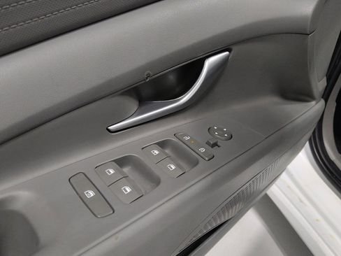 Used 2025 Hyundai Elantra SE FWD image 27