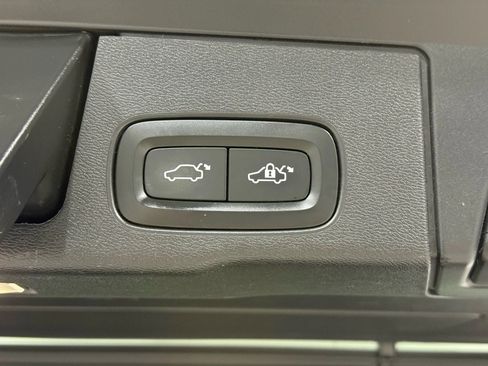 Used 2018 Volvo XC60 T8 Inscription w/ Luxury Seat Package image 70