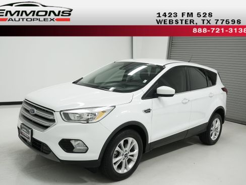 Used 2019 Ford Escape SE image 1