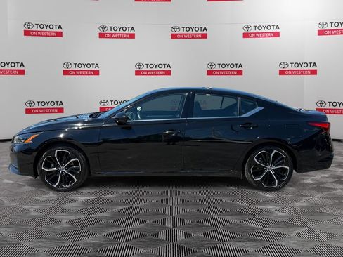 Used 2024 Nissan Altima 2.5 SR FWD image 8