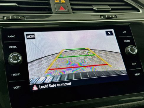 Certified 2023 Volkswagen Tiguan SE R-Line AWD/4WD image 17