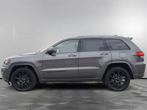 Used 2019 Jeep Grand Cherokee Altitude AWD/4WD image 7