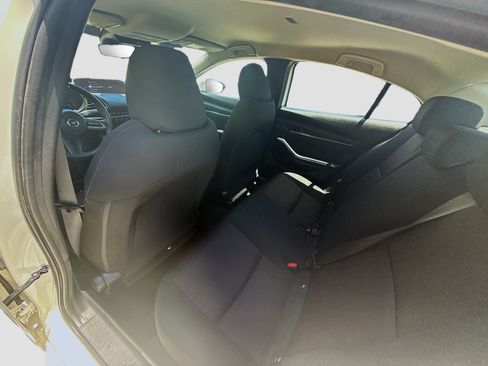 Used 2020 MAZDA MAZDA3 Sedan FWD image 23