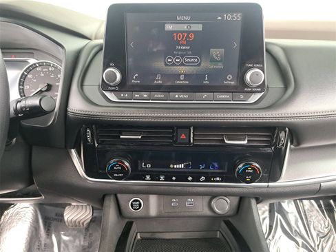 Used 2021 Nissan Rogue SV image 20