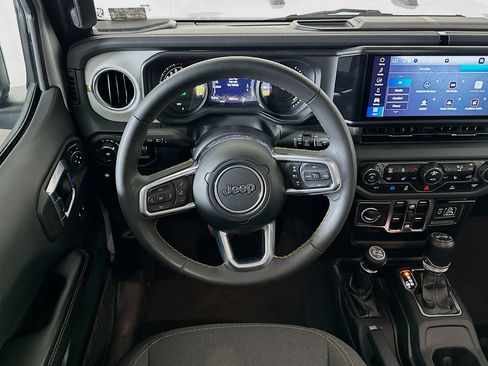 Used 2024 Jeep Wrangler Unlimited Sahara AWD/4WD image 17