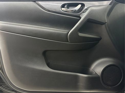 Used 2018 Nissan Rogue SV AWD/4WD image 26