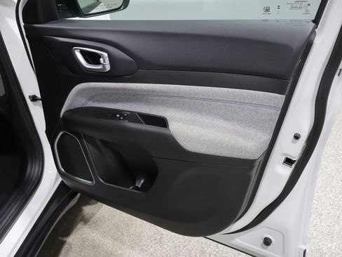 Used 2024 Jeep Compass Latitude AWD/4WD image 25