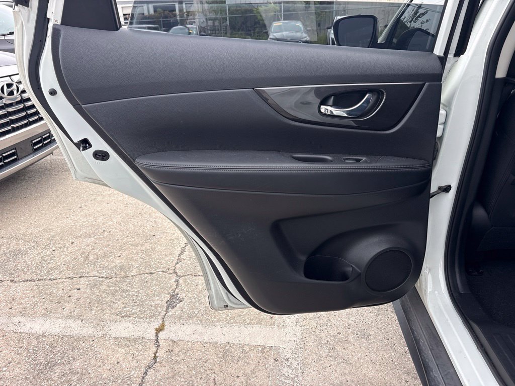 Used 2020 Nissan Rogue SV w/ Premium Package FWD image 15