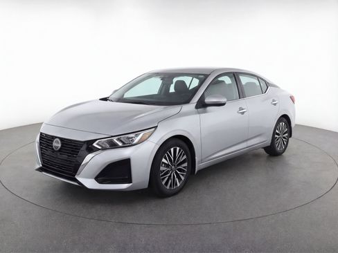 Used 2024 Nissan Altima 2.5 SV image 3