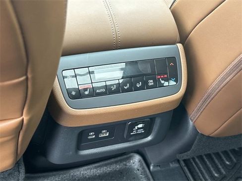 Used 2025 Nissan Pathfinder Platinum w/ Cargo Package image 19