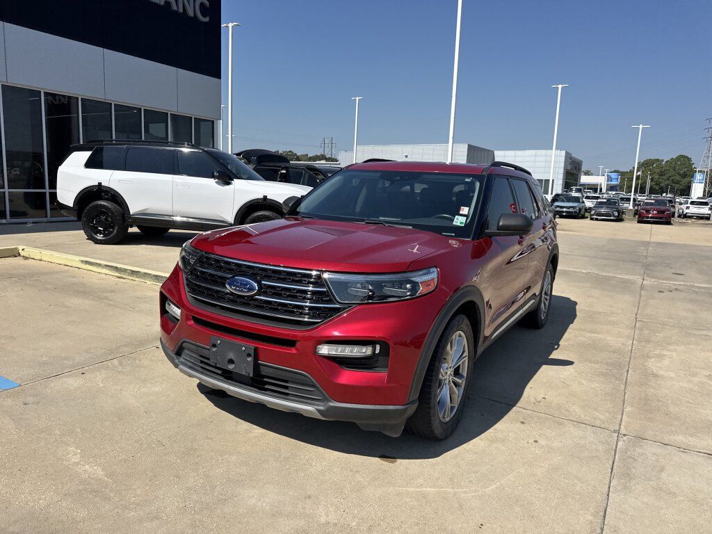 Used 2020 Ford Explorer XLT w/ Equipment Group 202A RWD image 4