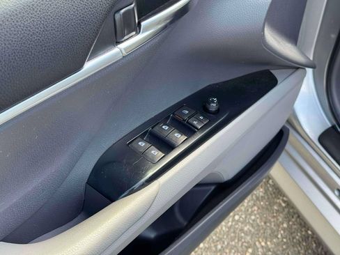 Used 2018 Toyota Camry LE FWD image 19