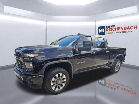 Used 2024 Chevrolet Silverado 2500 Custom w/ Custom Convenience Package RWD image 8