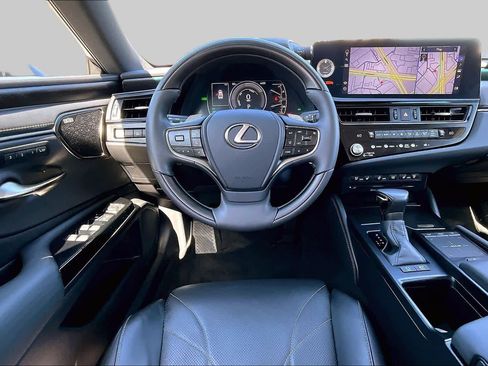 Certified 2022 Lexus ES 300h w/ Accessory Package FWD image 5