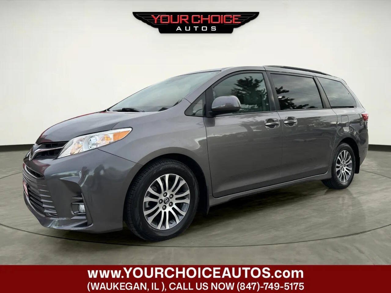 Used 2018 Toyota Sienna XLE w/ XLE Navigation Package FWD image 1
