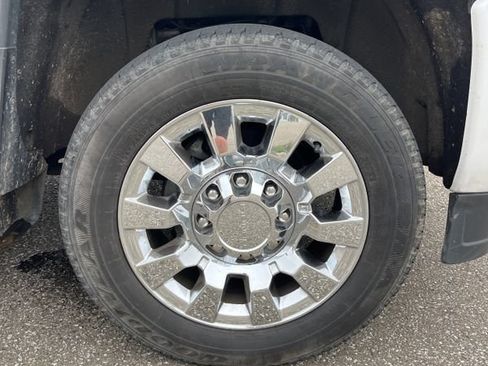 Used 2019 GMC Sierra 2500 Denali w/ Duramax Plus Package AWD/4WD image 9
