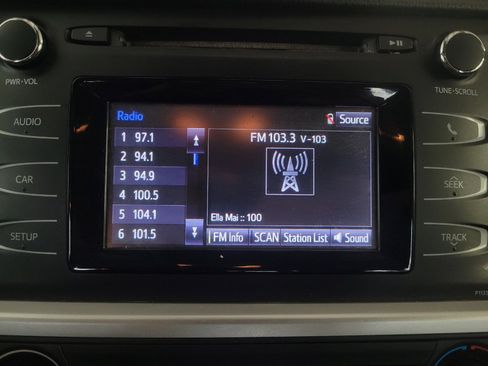 Used 2018 Toyota Highlander LE FWD image 25