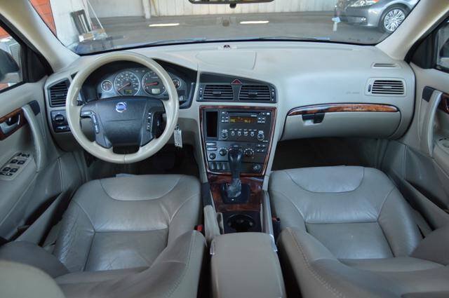 Used 2005 Volvo XC70 AWD/4WD image 14