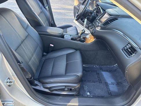 Used 2014 Chevrolet Impala LT w/ Convenience Package image 10