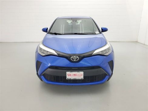 Used 2020 Toyota C-HR XLE image 3
