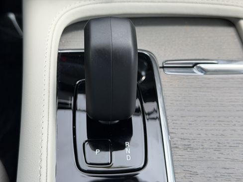 Certified 2025 Volvo XC90 B5 Plus w/ Protection Package Premier AWD/4WD image 26